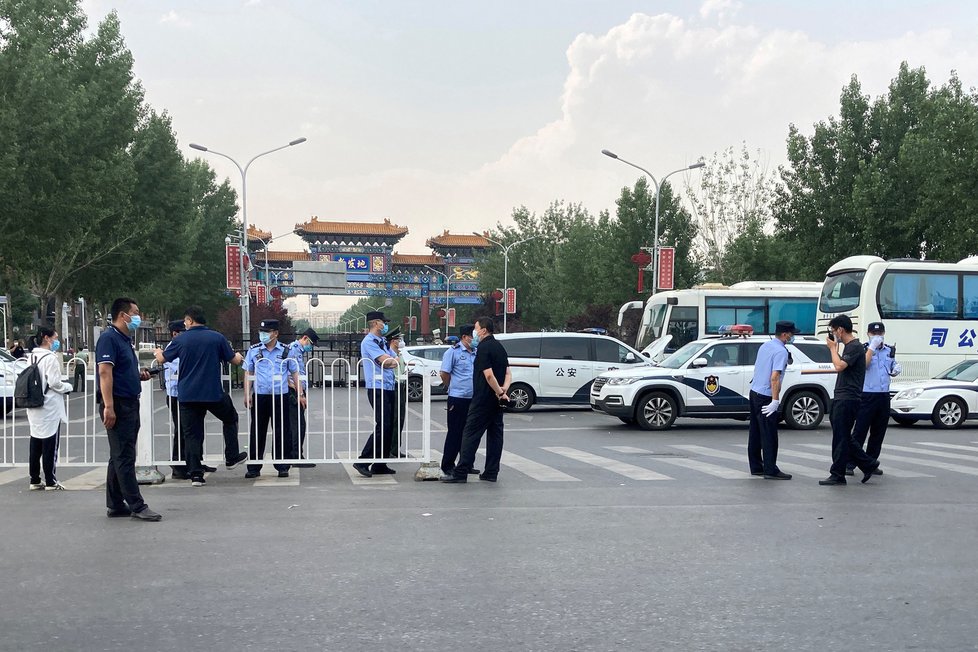 Peking přijal „válečná“ opatření, chce zabránit druhé vlně koronaviru