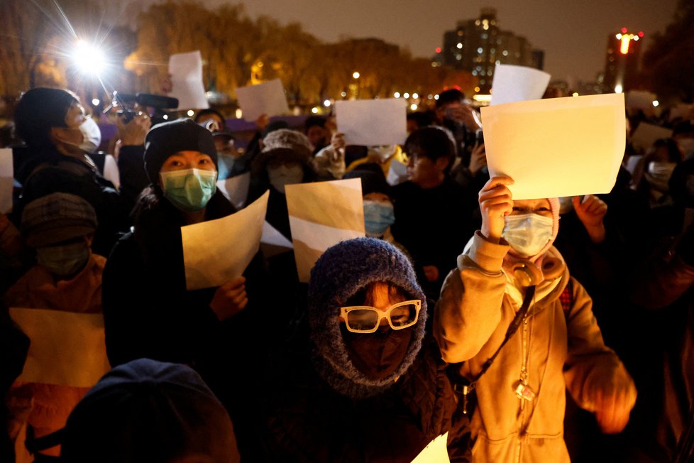 Koronavirus v Číně: Protesty proti restrikcím.