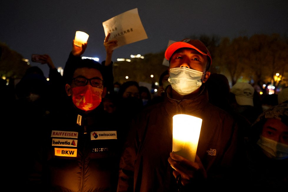 Koronavirus v Číně: Protesty proti restrikcím.