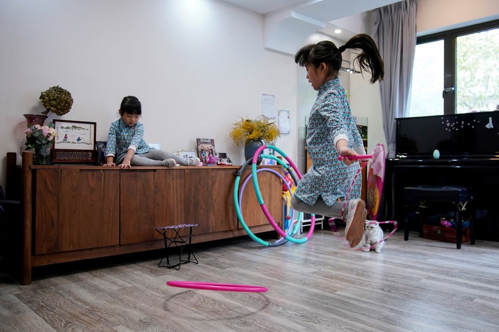 Čínské děti v domácí karanténě v Šanghaji (2. 3. 2020)
