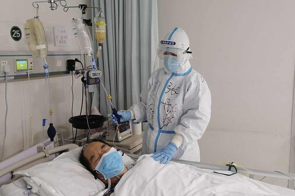 Zdravotní sestřička Čang Tan sdílela snímky z oddělení s pacienty nakaženými koronavirem.