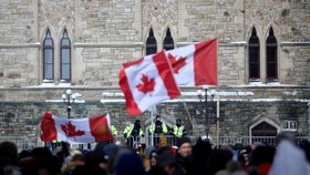 V hlavním městě Kanady pokračuje operace s cílem ukončit protest proti pandemickým opatřením (19. 2. 2022)