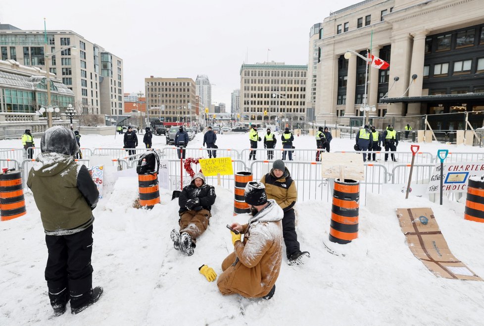 V hlavním městě Kanady pokračuje operace s cílem ukončit protest proti pandemickým opatřením (19. 2. 2022).