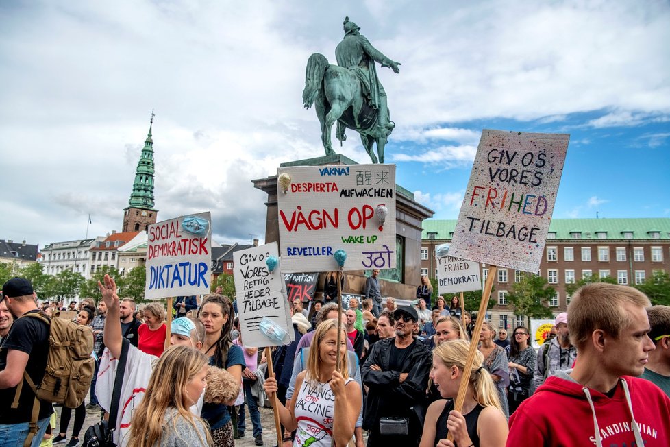 Demonstrace proti opatřením kvůli koronaviru v dánské Kodani (30. 8. 2020)