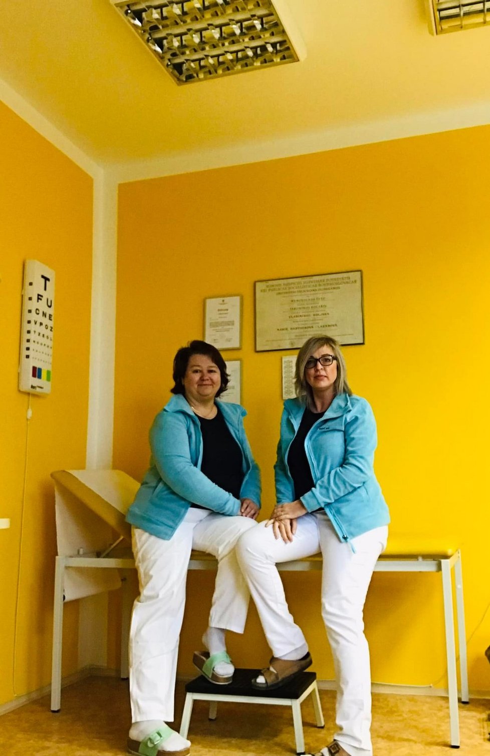 Lékařka Karla Nováková (vpravo) se zdravotní sestrou v ordinaci.
