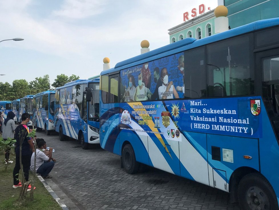 Očkovací autobus v Indonésii (červen 2021)