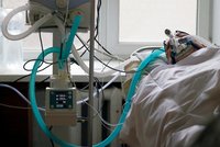 Smutný rekord: 8162 Čechů bojuje v nemocnicích s covidem. Dál přibývá i těžkých případů