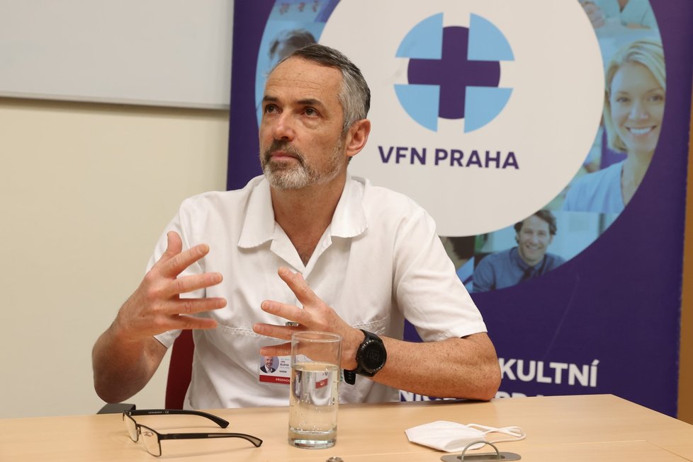 Přednosta KARIM VFN docent Jan Bláha během rozhovoru pro Blesk (26. 1. 2022)