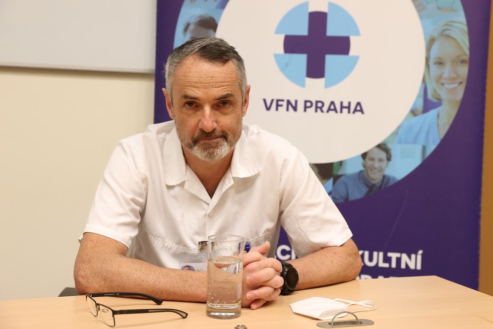 Přednosta KARIM VFN docent Jan Bláha během rozhovoru pro Blesk (26. 1. 2022)