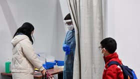 Pandemie covidu: Po cestujících z Číny začali vyžadovat testy Italové (prosinec 2022).