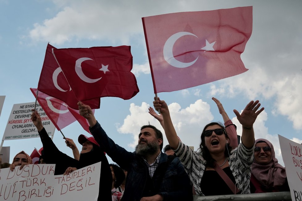 Koronavirus v Turecku: Protesty proti opatřením v Istnabulu (11.9.2021)
