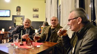 Hospodská kultura v Česku skomírá. Čepované pivo je jako sociální síť, ale rychle ztrácí uživatele