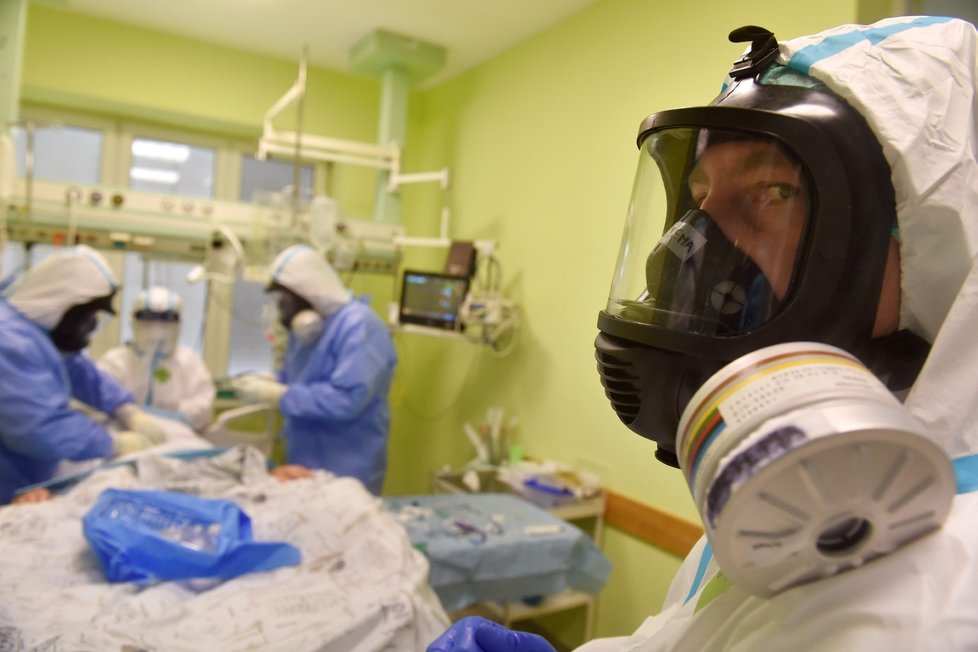 Boj s koronavirem na ARO v nemocnici v Krnově.