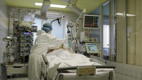 Boj s koronavirem v nemocnici v Náchodě.