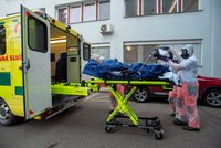 První pacientku převáží do Polska. Místo chvíle ve vrtulníku pojede 2,5 hodiny sanitkou