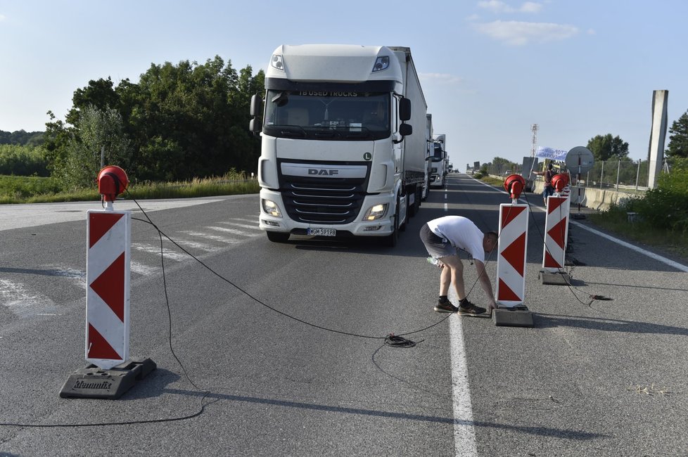 Slovenští pendleři zablokovali některé hraniční přechody s Českem a Maďarskem na protest proti vládním opatřením proti šíření koronaviru