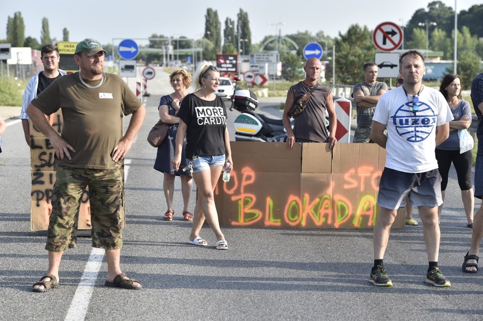 Slovenští pendleři zablokovali některé hraniční přechody s Českem a Maďarskem na protest proti vládním opatřením proti šíření koronaviru