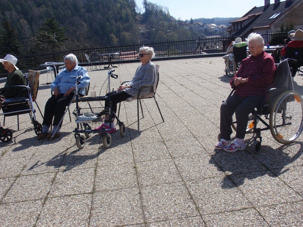 V domově seniorů v Úpici je ohnisko covidu s 30 nakaženými