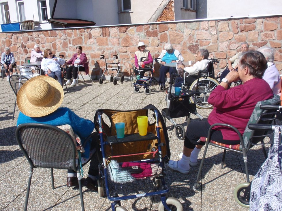 V domově seniorů v Úpici je ohnisko covidu s 30 nakaženými