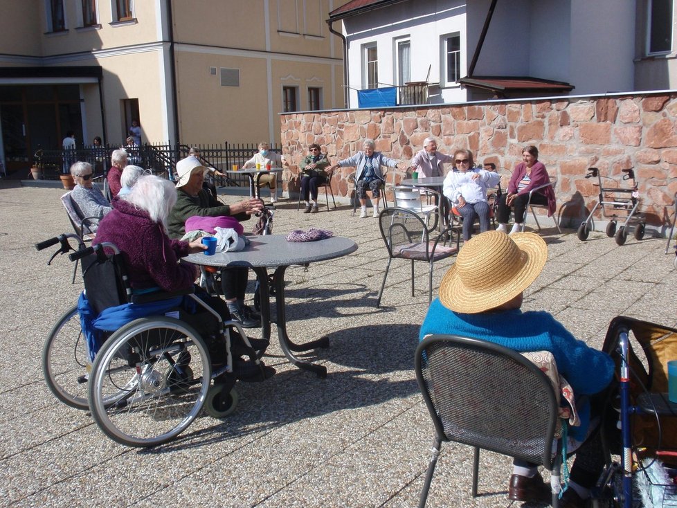 V domově seniorů v Úpici je ohnisko covidu s 30 nakaženými