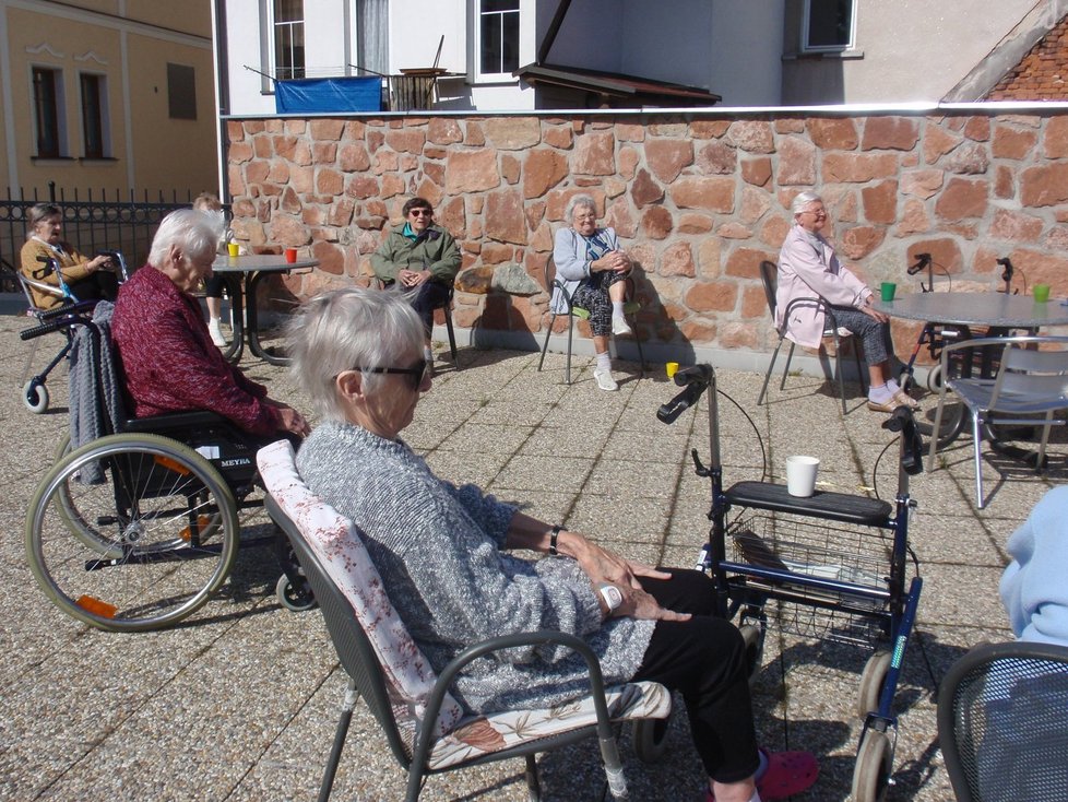 V domově seniorů v Úpici je ohnisko covidu s 30 nakaženými