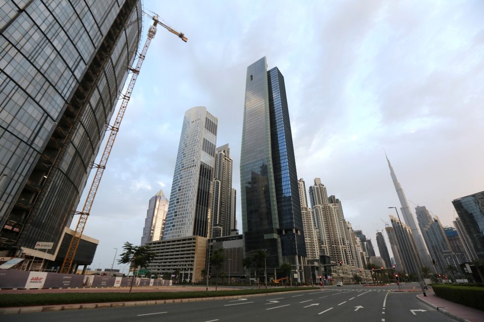 Prázdné ulice v Dubaji (28. 3. 2020)