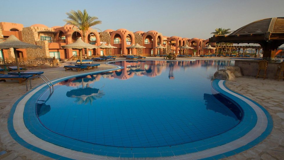 Hotel Sentido oriental v Marsa Alam, kde uvázli čeští turisté.