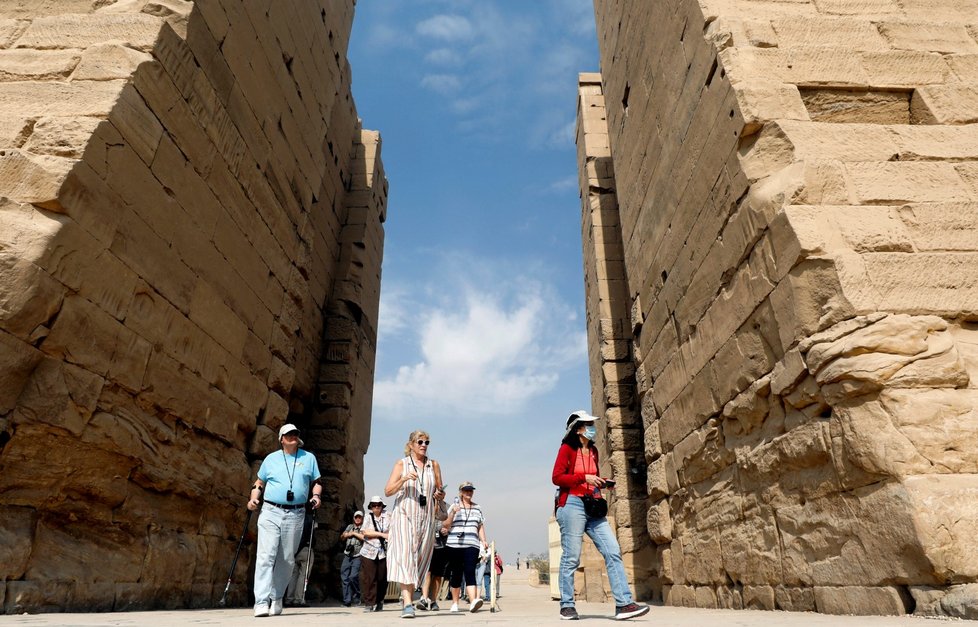 Desítky nakažených hlásí také Egypt, který je oblíbenou dovolenkovou destinací Čechů.