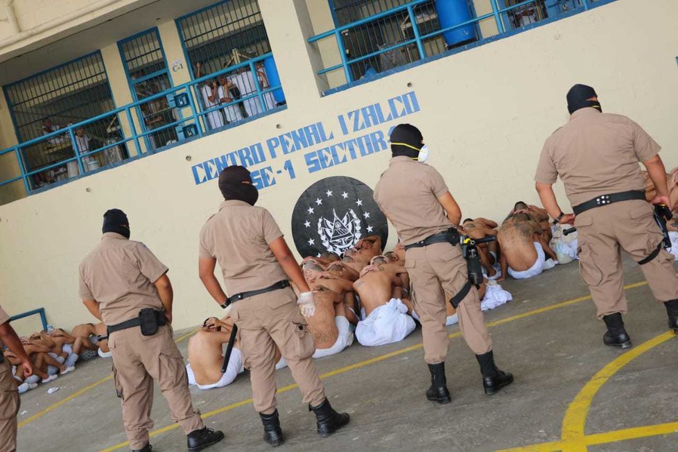 Salvadorské věznice nejsou příjemným místem.
