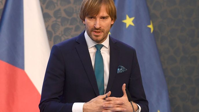 Ministr zdravotnictví Adam Vojtěch vystoupil 2. března 2020 v Praze na tiskové konferenci po pravidelném jednání Bezpečnostní rady státu, která se zabývala zejména situací kolem koronaviru.