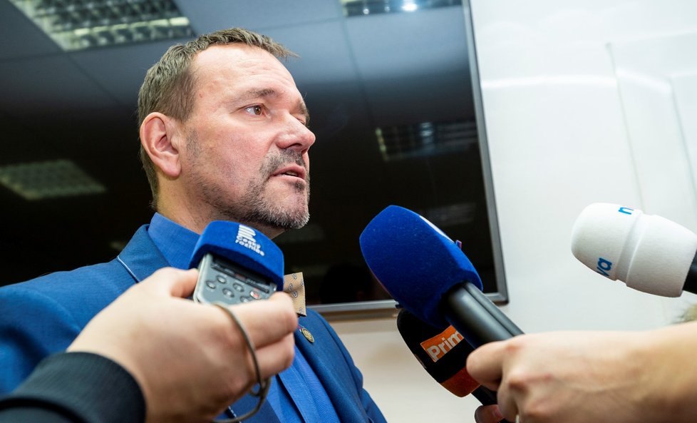 Primátor Jaroslav Hrouda (ANO) hovoří s novináři 2. března 2020 po zasedání děčínského krizového štábu kvůli koronaviru.