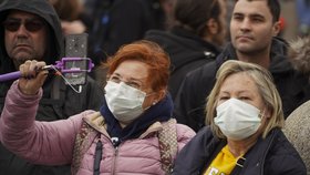 Obavy z koronaviru ve Vatikánu v době, kdy Itálii trápí velké potíže s rozšířením nemoci (3.3.2020)
