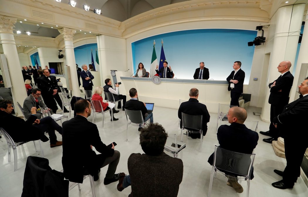 Italský premiér Giuseppe Conte na tiskové konferenci v Římě (11.3.2020)