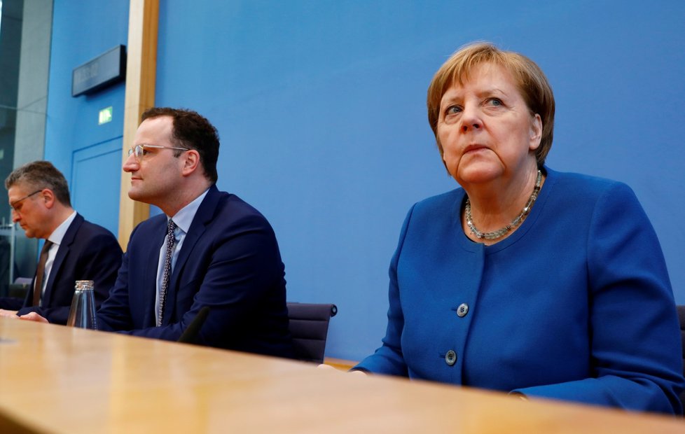 Německá kancléřka Angela Merkelová mluví na tiskové konferenci o vývoji situace okolo koronaviru (11.3.2020).