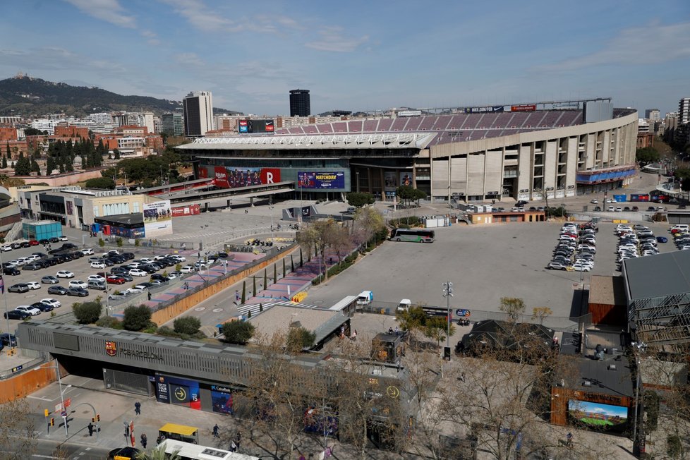 Španělská liga se kvůli koronaviru bude hrát dva týdny bez diváků (10. 3. 2020).