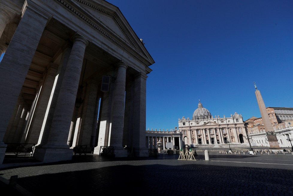 Vylidněné náměstí sv. Petra ve Vatikánu (11.3.2020)