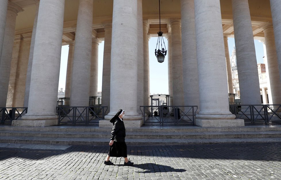 Vylidněné náměstí sv. Petra ve Vatikánu (11.3.2020)