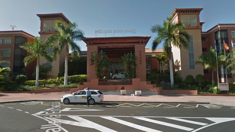Hotel H10 Costa Adeje Palace na ostrově Tenerife, kde španělské úřady kvůli potvrzené nákaze koronavirem u jednoho z hostů nařídily karanténu.