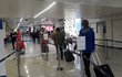 Pasažéři, kteří přistáli na letišti v Římě byli testováni na příznaky koronaviru