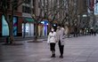 V Šanghaji se občané bez roušky na ulici nevydají