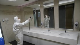 Takto probíhá profesionální dezinfekce toalet v Jižní Koreji