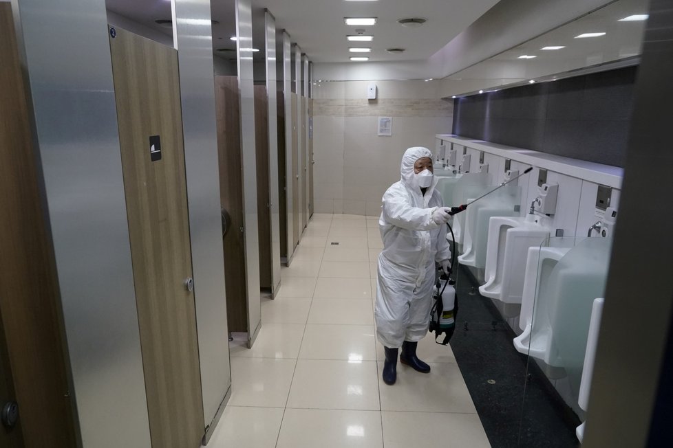 Takto probíhá profesionální dezinfekce toalet v Jižní Koreji