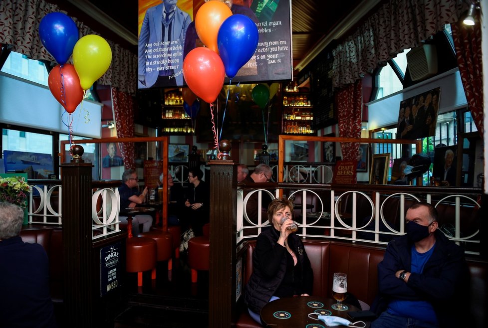 Koronavirus v Severním Irsku: Rozvolňování v restauracích (24.5.2021) Koronavirus v Severním Irsku: Rozvolňování v restauracích (24.5.2021)