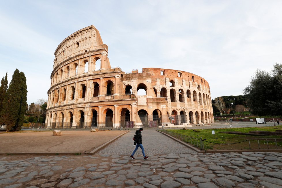 Italský Řím ochromil koronavirus, karanténa celé země a obavy z pandemie (12.3.2020).