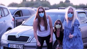 Koronavirus v Evropě: Koncert pro fanoušky v autech v lotyšské Rize (11.6.2020)