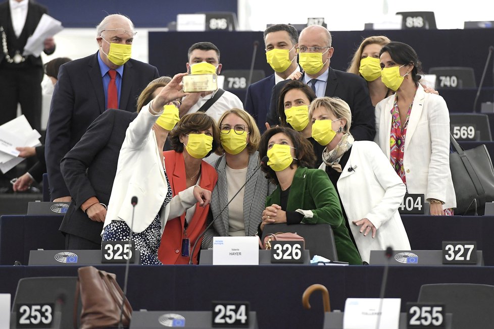 Začátek prvního jednání europarlamentu ve Štrasburku po 16 měsících covidové pauzy (7.6.2021)