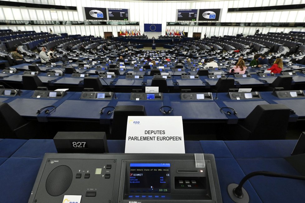 První zasedání Evropského parlamentu po roce a čtvrt
