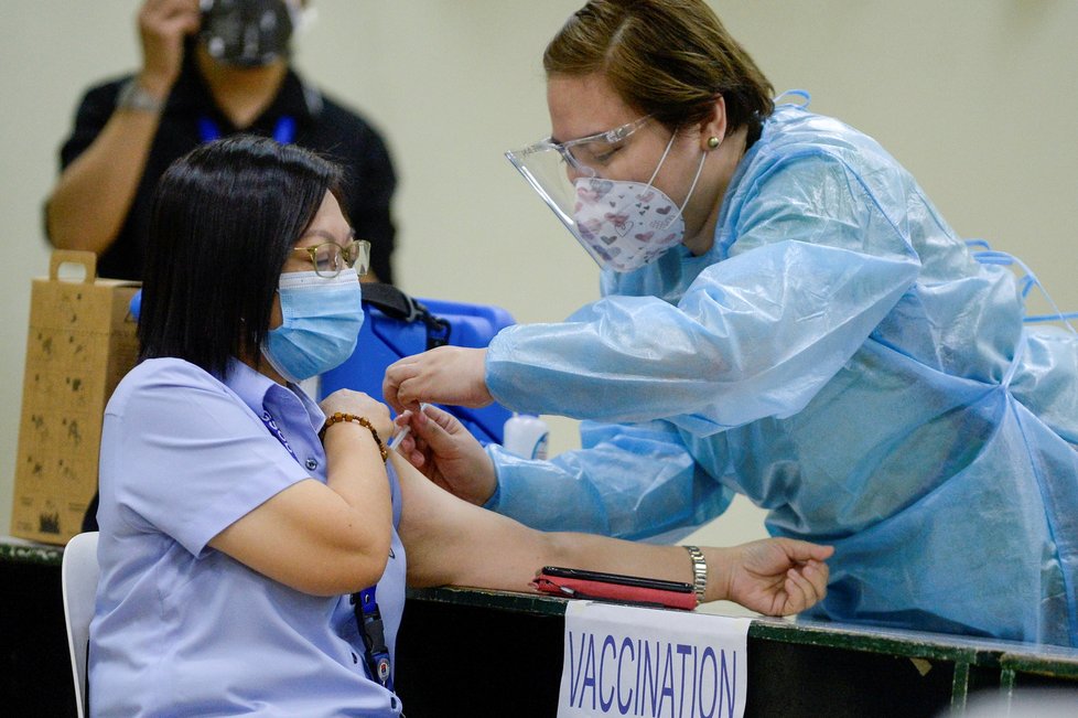Koronavirus na FIlipínách: Simulace očkování
