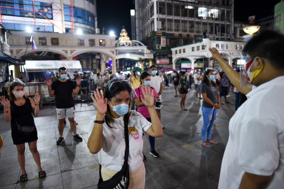 Koronavirus na Filipínách: Vláda se rozhodla zrušit lety z Británie, kde se šíří nová mutace koronaviru (1.1.2021) Koronavirus na Filipínách: Vláda se rozhodla zrušit lety z Británie, kde se šíří nová mutace koronaviru (1.1.2021)