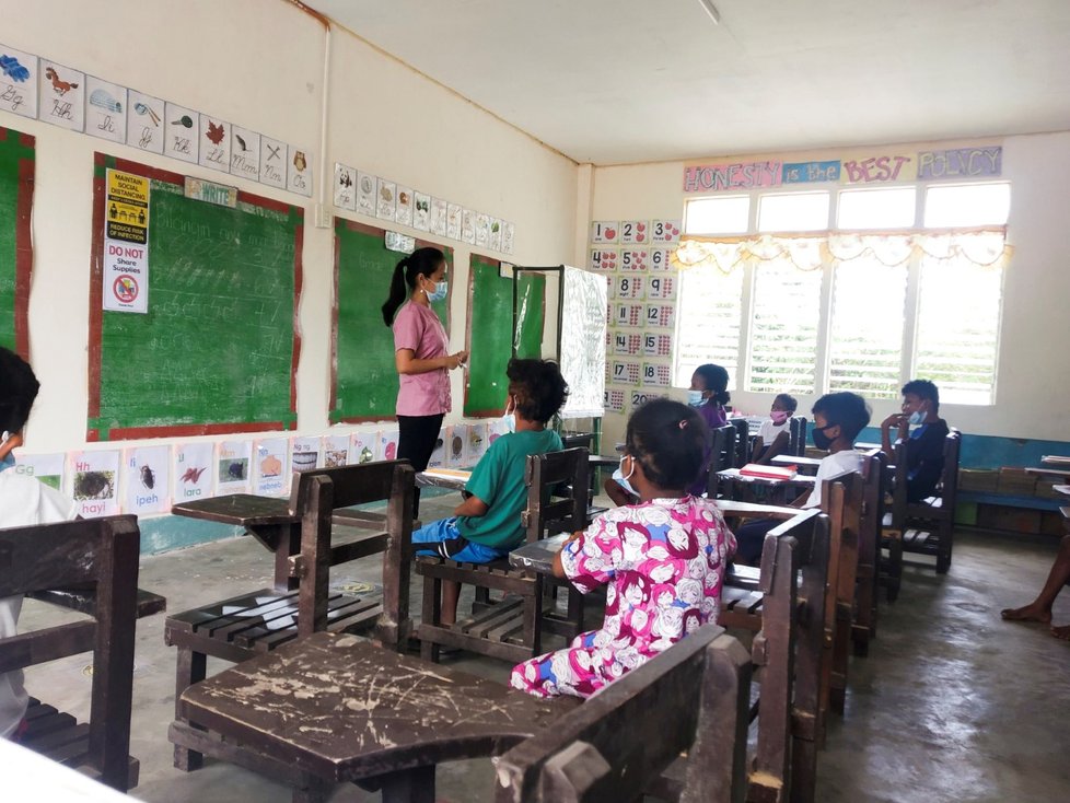 Filipíny znovu otevírají školy, pandemie koronaviru ale stále neustupuje